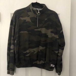 VS 1/4 Zip Camo Sweatshirt Size XS